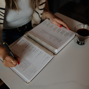 weekly planner with daily to do list